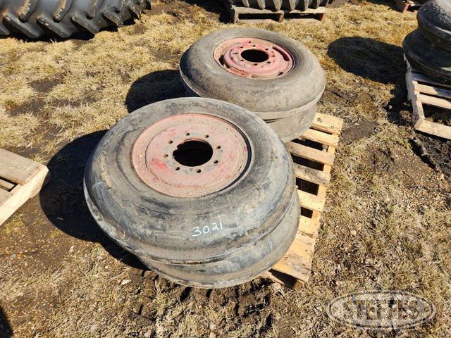 (4) 7.50-16 rib tires on 8-bolt rims